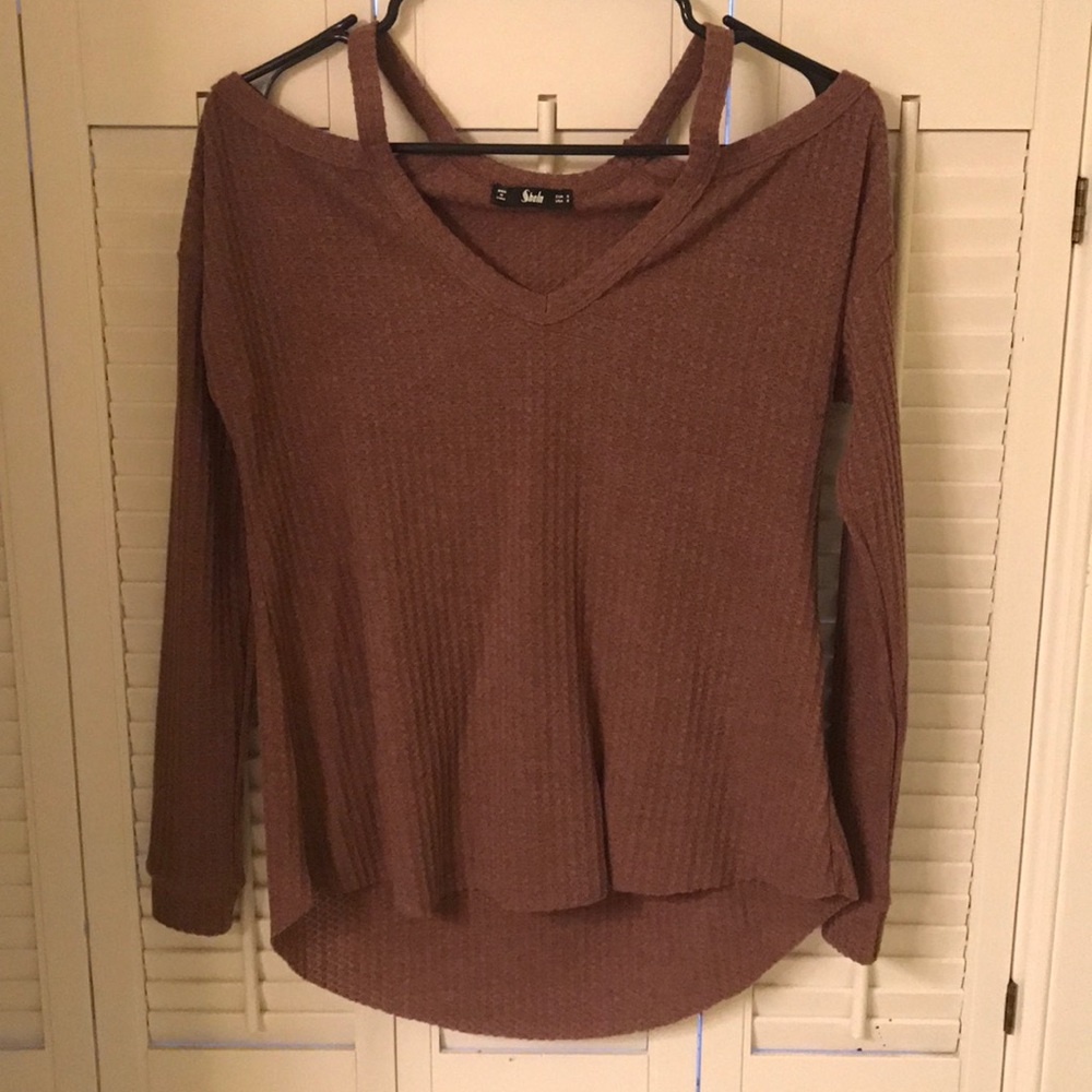 Knit cold shoulder maroon top